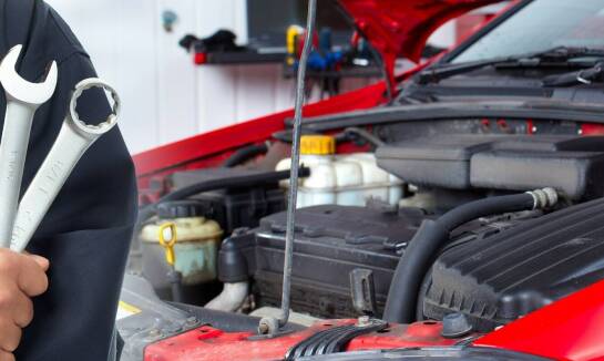 Jakie części zamienne używane są przy naprawach chłodnic w ciągnikach rolniczych?