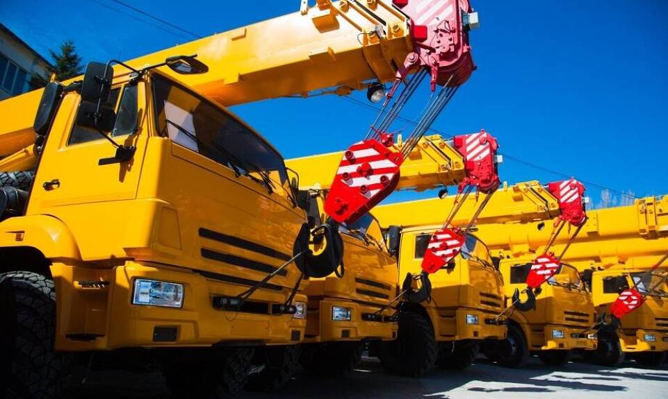 Kto może obsługiwać hydrauliczne dźwigi samochodowe?