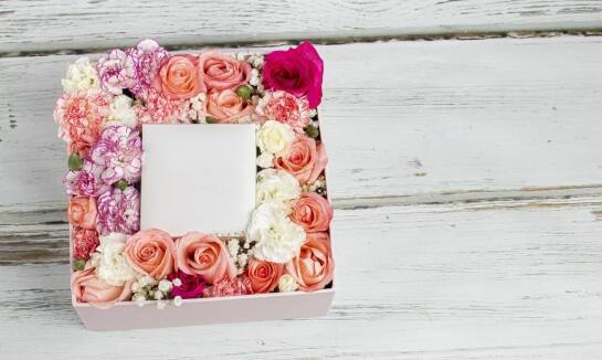 Flowers boxy a najnowsze trendy florystyczne