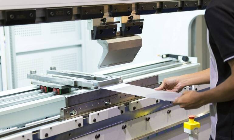 Jakie są najważniejsze zalety profesjonalnego gięcia blach?