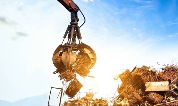 Jak wywrotnica do kontenerów usprawnia gospodarkę odpadami?