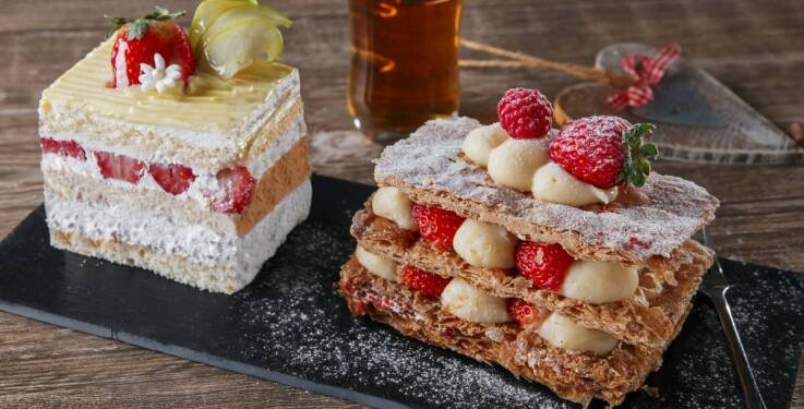 Wybór klasycznych smaków tortów – co poleca cukiernia?