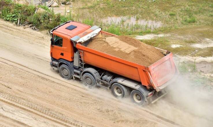 Jak przewieźć urobek z wykopu?