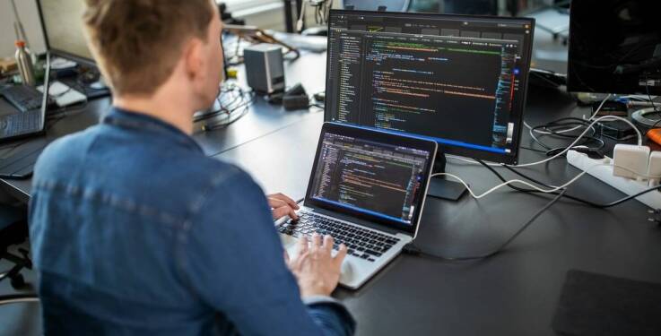 Dlaczego warto wybrać specjalizację Technik Informatyk w Technikum Warszawa?