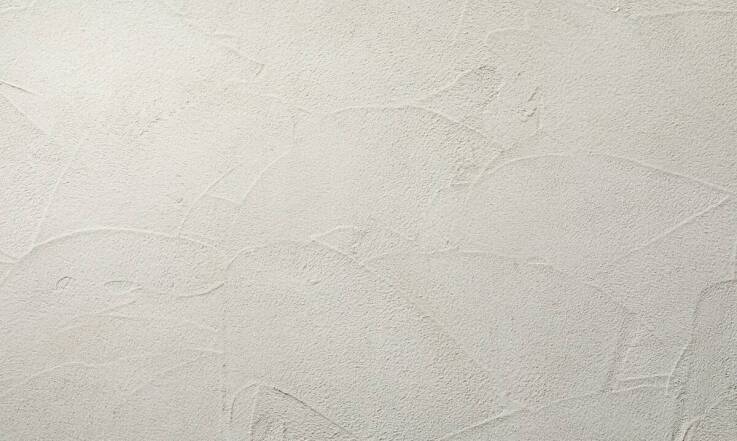 Jak tynki cementowo-wapienne wpływają na trwałość budynku?