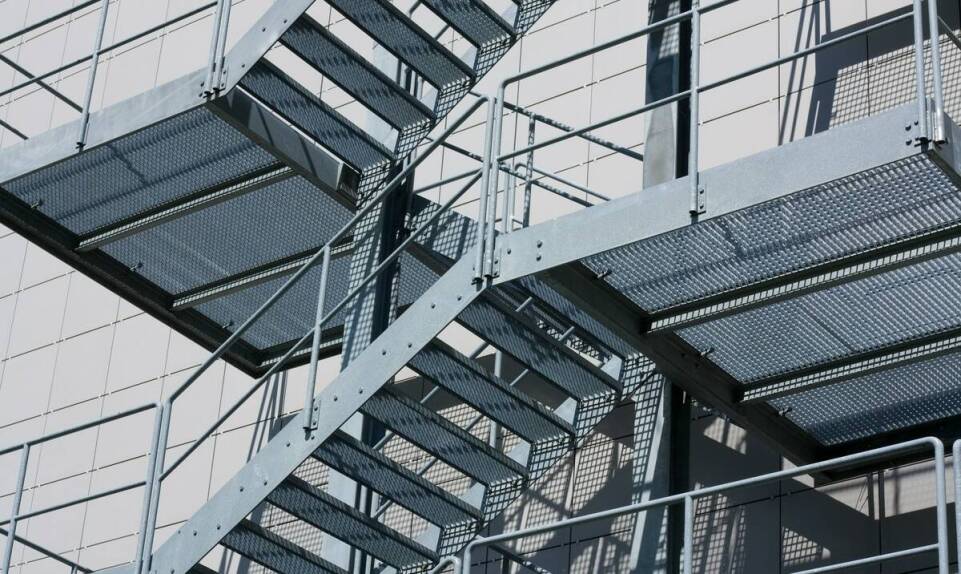 Najnowsze technologie w produkcji schodów metalowych wewnętrznych