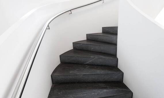 Do jakich wnętrz pasują schody z kamienia?