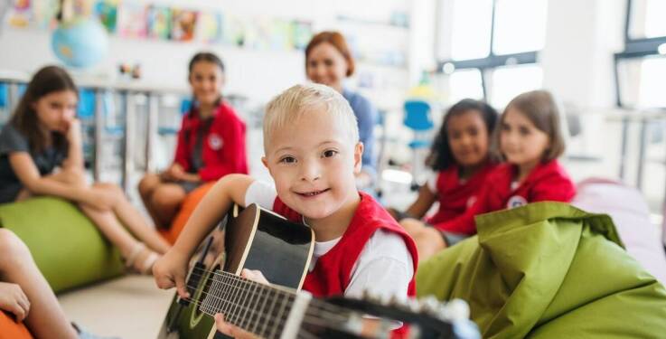 W jaki sposób intensywne kursy w Szkole Muzycznej przyspieszają naukę gry na perkusji?