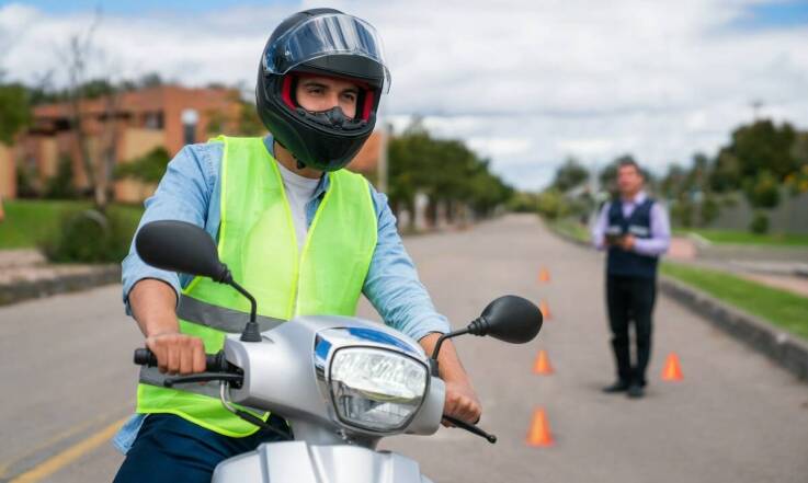 Jak wygląda proces egzaminacyjny na prawo jazdy na motor?