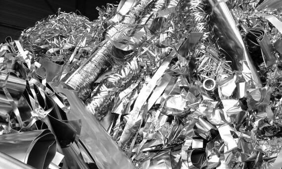 Jakie są wyzwania związane z recyklingiem folii ołowianej?