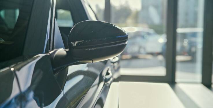 Czy warto skorzystać z abonamentów na parkingu dla firm podróżujących służbowo?