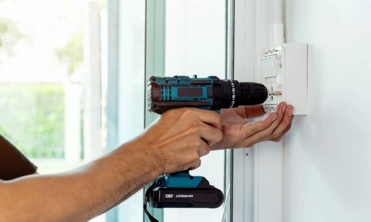 Rola systemów alarmowych w ochronie mienia – dlaczego warto zainwestować w profesjonalne rozwiązania?