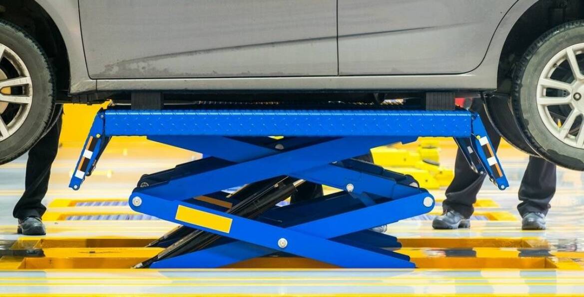 Jak działa hydrauliczny podnośnik samochodowy?