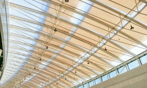 Jakie są najnowsze trendy w projektowaniu bram kurtynowych?