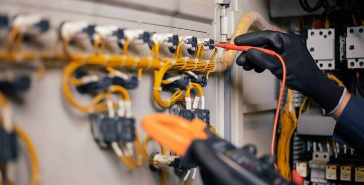 Rola przeglądów technicznych w zapobieganiu awariom elektrycznym