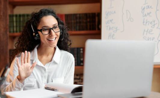 Jak szkolenia okresowe BHP online wspierają nauczycieli w zapewnieniu bezpieczeństwa uczniów?