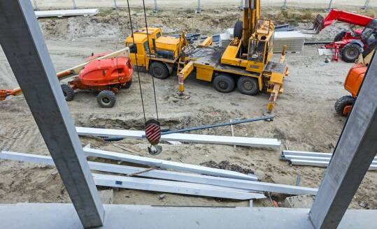 Zalety mobilności mini żurawi w skomplikowanych projektach budowlanych