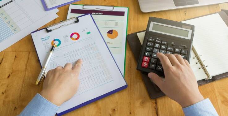 Jakie korzyści przynosi bieżąca analiza finansowa prowadzona przez specjalistów?