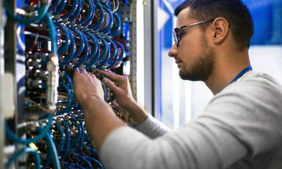 Jakie są zalety profesjonalnie wykonanych instalacji sieci LAN?