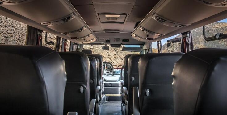 Wynajem busów VIP – jakie pojazdy najlepiej sprawdzą się na eleganckie wydarzenia?