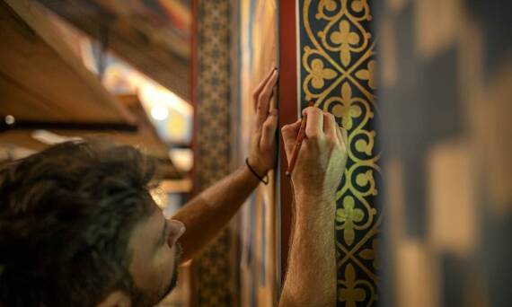 Grawerowane napisy jako element dekoracyjny – zastosowania i możliwości