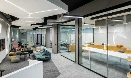 Jakie znaczenie ma przestrzeń biurowa w kontekście współczesnych standardów pracy?