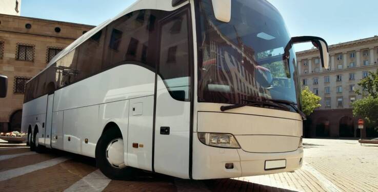 Wynajem busa dostawczego na przeprowadzkę - na co zwrócić uwagę?