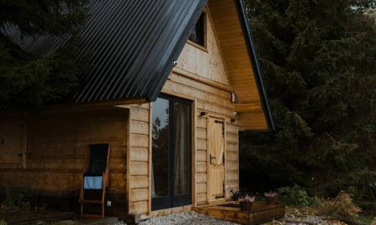 Jakie udogodnienia oferuje domek letniskowy na Kaszubach dla dużych grup?