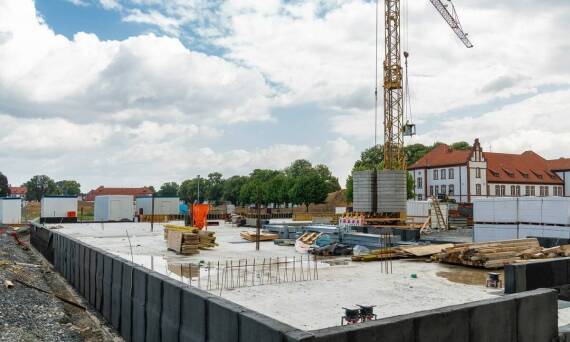 Nowoczesne technologie produkcji cegły klinkierowej – co oferuje rynek?