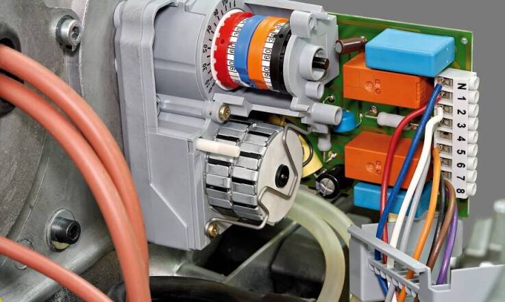 Jak wybrać odpowiedni moduł do sterowania silnikami elektrycznymi?