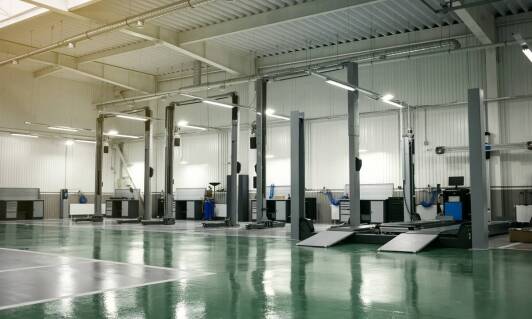 Jakie zalety ma korzystanie z usług warsztatu przy wymianie blachy?