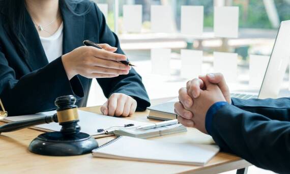 Jak radca prawny pomaga w procesie oddłużenia i upadłości konsumenckiej?