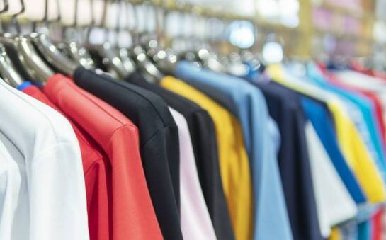 Personalizacja męskiej odzieży żeglarskiej – co można dostosować?