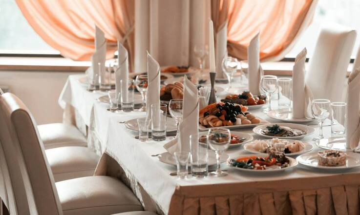 Organizacja imprez okolicznościowych w restauracji Otwock: Oferta i możliwości