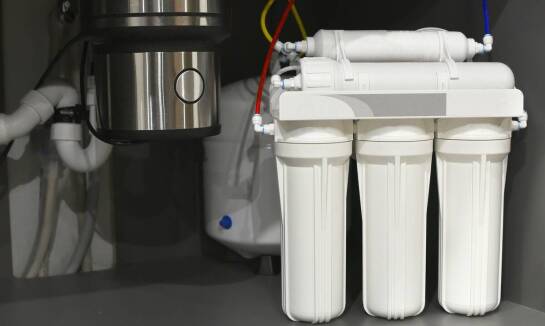 Filtry do wody a ochrona przed chlorem – jak działają?