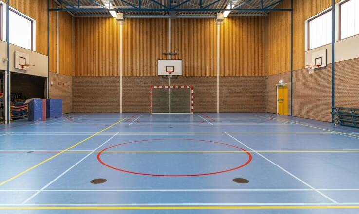 Modułowość trybun sportowych – elastyczne rozwiązania na każdą okazję