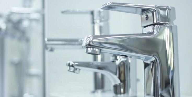 Bateria natryskowa w obiektach sportowych – kluczowe zalety