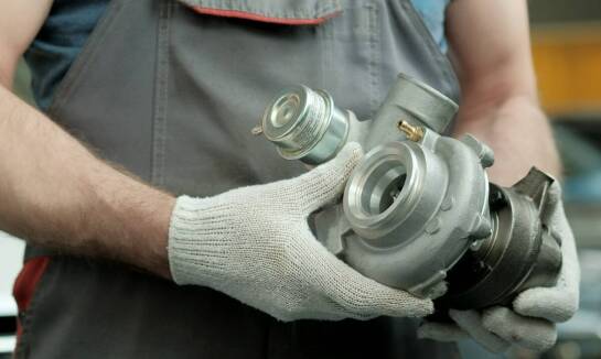 Dlaczego warto wybrać auto serwis do naprawy turbosprężarek zamiast samodzielnych prób?