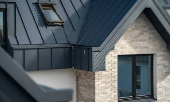 Jakie są trendy w kolorystyce i stylach blach dachowych?