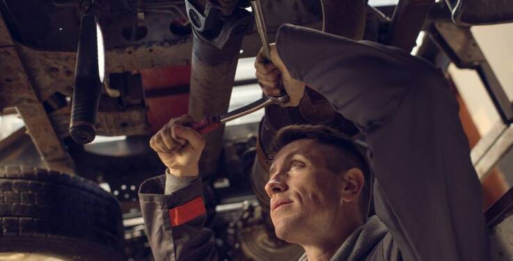 Jak zapewnić bezpieczeństwo podczas transportu specjalnego ładunków masowych?