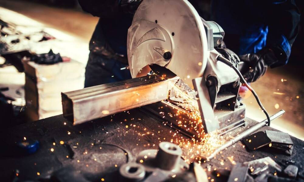 Naprawa pęknięć w konstrukcjach metalowych: Najlepsze metody i narzędzia