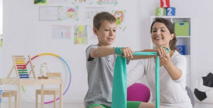 Rehabilitacja neurologiczna dzieci i dorosłych — różnice w podejściu terapeutycznym