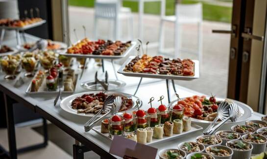 Jak catering dostosowuje się do indywidualnych potrzeb dietetycznych dzieci?