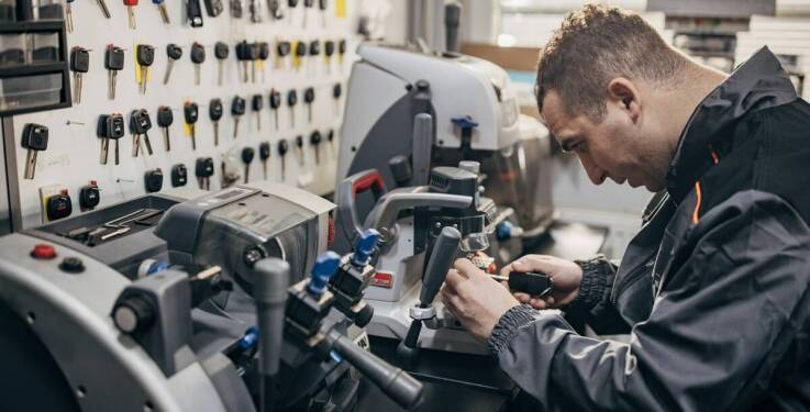 Jak dorabiać stare klucze z nowoczesnymi technologiami?