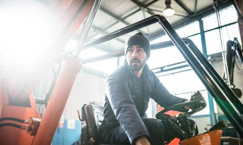 Dlaczego warto skorzystać z profesjonalnego doradztwa przy zakupie używanych wózków widłowych?