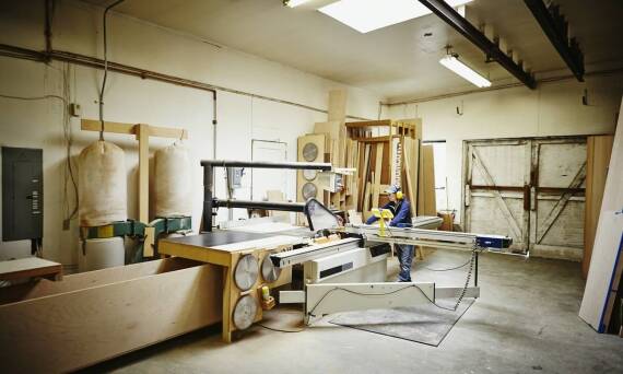 Jakie są kluczowe aspekty wyboru drewna konstrukcyjnego do budowy domu?