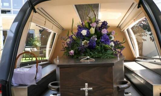 Usługi transportu zmarłych a organizacja pogrzebu w Białymstoku