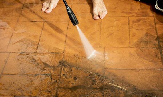 Czyszczenie kostki brukowej a jej odporność na warunki atmosferyczne