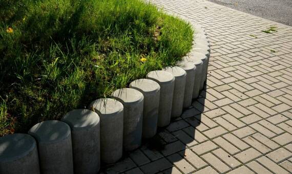 Beton towarowy a estetyka – jak wpływa na wygląd nowoczesnych budynków?