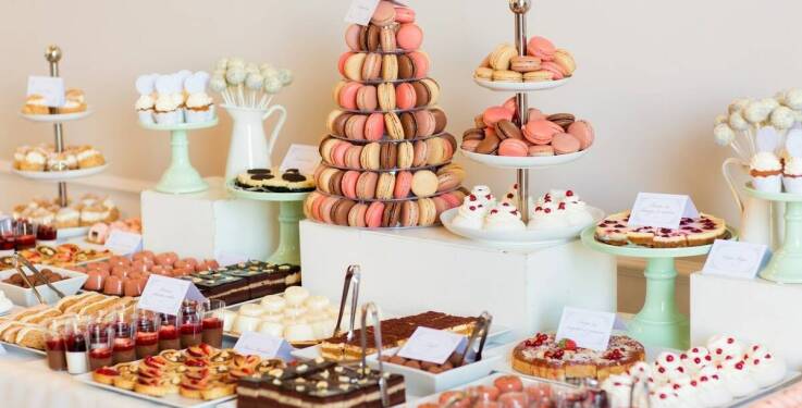 Dlaczego warto wybrać candy bar i bufet kawowy na wesele?